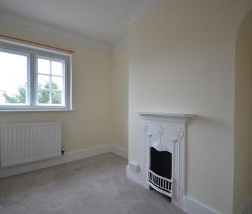 3 bedroom end of terrace house to rent - Photo 4
