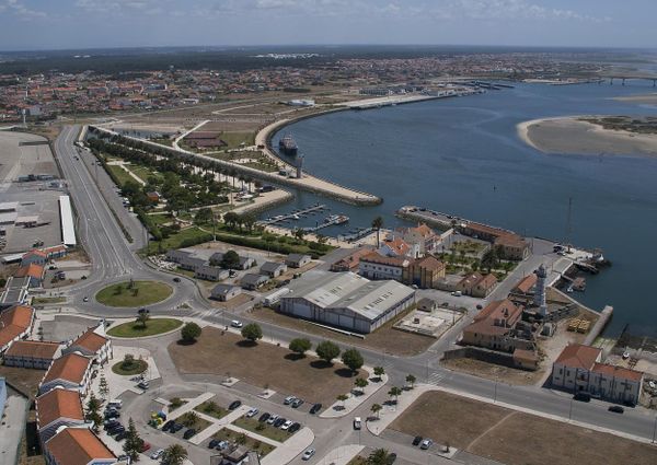 Apartamento T2 Mobilado na Praia da Barra.