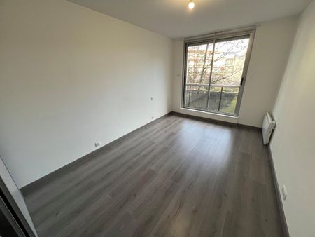 Location Appartement 3 pièces 75m² CHAMALIERES 63400 - Photo 3