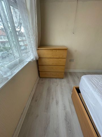 Room in a Shared House, Fieldend Road, SW16 - Photo 5