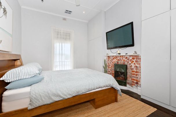 Spacious 3-Bedroom Coastal Home in Henley Beach South - Photo 1