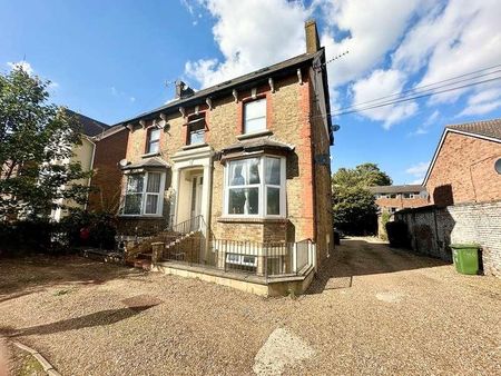 Leacroft, Staines-upon-thames, TW18 - Photo 5