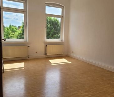 Schöne 4-Zimmer Altbauwohnung in zentraler Lage - Foto 1