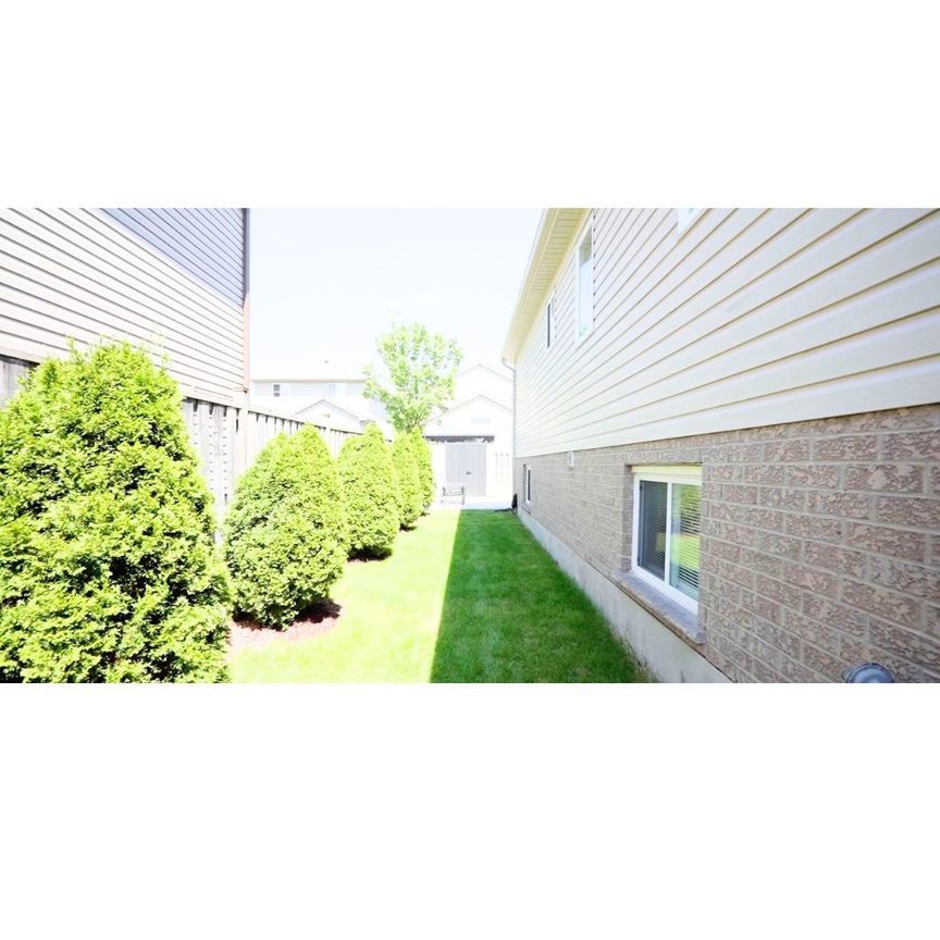 For Lease - 1595 Benjamin Drive, London East, Ontario - Photo 1