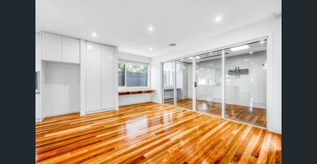 Modern Townhouse in a Prime Essendon Location - Photo 4