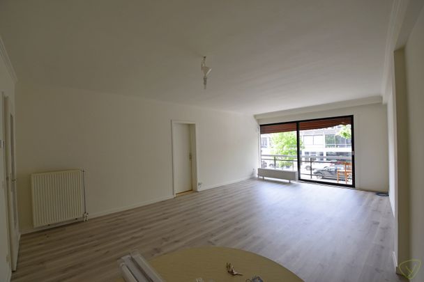 Gerenoveerd appartement te huur in het centrum van Eeklo! - Photo 1