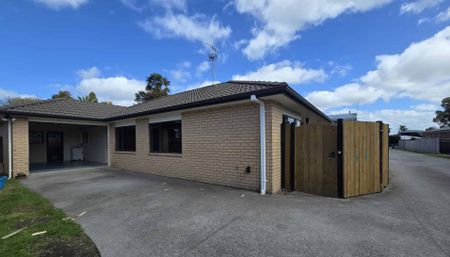 Family Home in Maungatapu -Three Bedrooms, One Bathroom and Single Garage - Photo 3