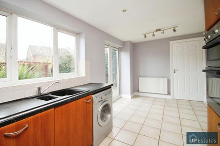4 bedroom detached house to rent - Photo 3