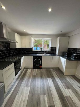 5 bedroom house to rent - Photo 1