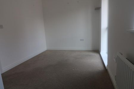 2 bedroom semi-detached house to rent - Photo 4