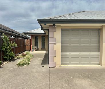 Modern and Low Maintenance living in Peaceful Elderslie - Photo 4