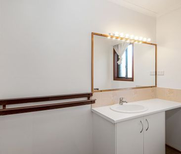 IMPECCABLE LARGE FAMILY HOME - Photo 3