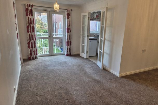 Chapelfields, FRODSHAM - Photo 1