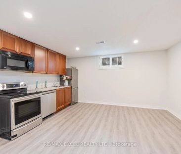Detached Home For Lease | N9256054 - Photo 3