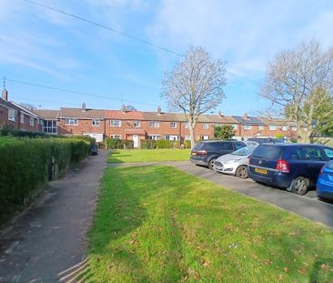 Broadwater Crescent - Photo 3