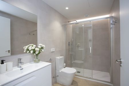 Luminoso y amplio piso de 2 habitaciones - Photo 2