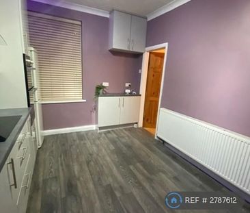 2 bedroom end of terrace house to rent - Photo 4