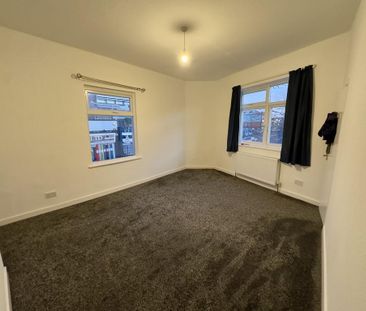 2 bedroom end of terrace house to rent - Photo 2