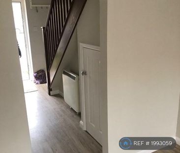 2 bedroom terraced house to rent - Photo 2