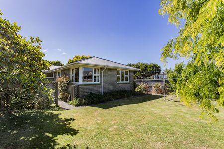 Family Home in Richmond - Photo 5