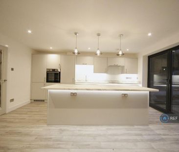 3 bedroom semi-detached house to rent - Photo 6