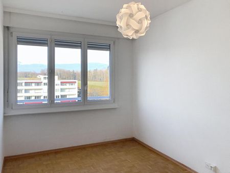 Bel appartement lumineux avec balcon vue sur le lac et le Jura - Photo 2