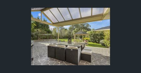 Contemporary Family Oasis on a Massive Block - Photo 3