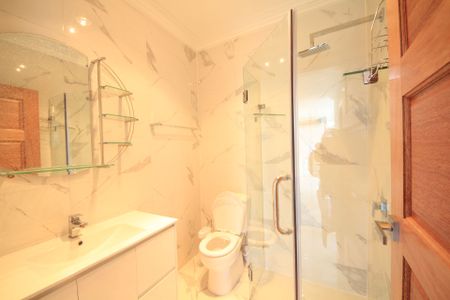 Near New Granny Flat with Own Access. - Photo 2