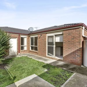 Charming 3 Bedroom Home Just Moments from Werribee Station - Photo 3