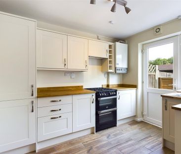 2 bedroom end of terrace house to rent - Photo 3