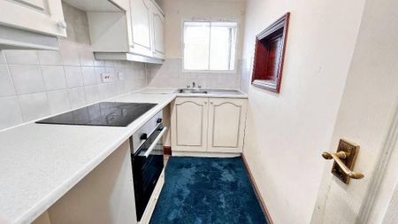 2 bedroom flat to rent - Photo 3