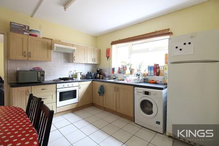 3 bedroom ground floor flat to rent - Photo 4