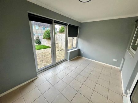 5 bedroom semi-detached house to rent - Photo 2