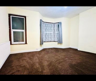 3 Bed Terraced House, Elizabeth Road, E6 - Photo 3