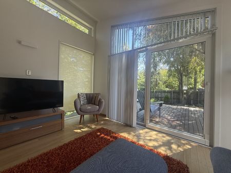 Stunning 2-Bedroom Home for Rent in Somerfield - Elegant, Light-Filled, and Serene - Photo 2