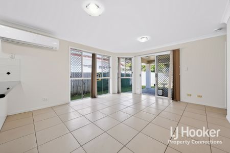 Spacious Family Home in the Heart of Mitchelton - Available Now! - Photo 2
