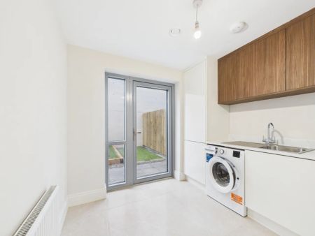 1 Priory Gate - Photo 4