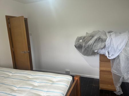 5 Bed Terraced House, Hoylake Road, W3 - Photo 4