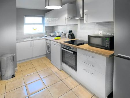 2 Bed, House - Photo 5