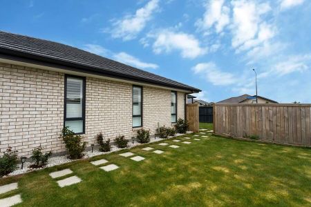 Executive 3 Bedroom Family Home in Wigram! - Photo 4