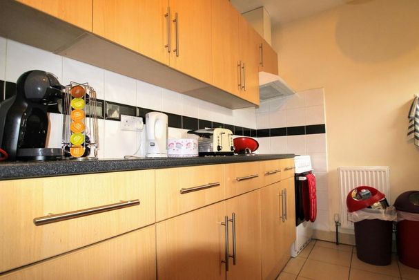 4 bedroom flat to rent - Photo 1