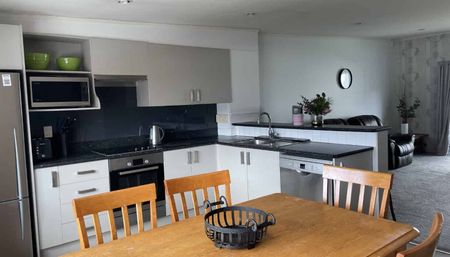 Townhouse Living - Photo 4