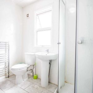 Price £800 pcm - Available Now - Furnished - Photo 2