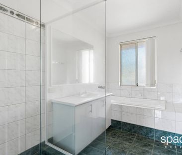 Unfurnished Townhouse in Sought after location - Photo 5