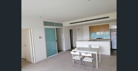 Fully Furnished-Super convenient & affordable 2B1B! Close to restaurant & bus station & train station & shopping center! - Photo 2