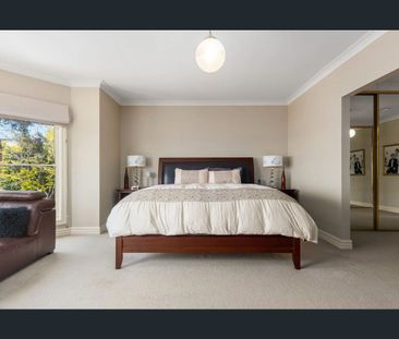 Spacious Family Home with Pool in Prime Ringwood North - Photo 5