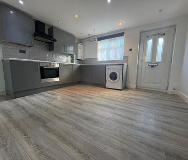 3 bedroom detached house to rent - Photo 4