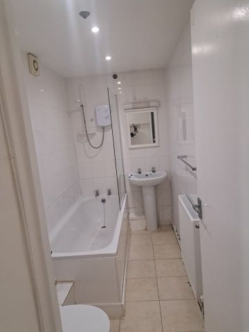 3 Bed Flat, Hove, BN3 - Photo 3