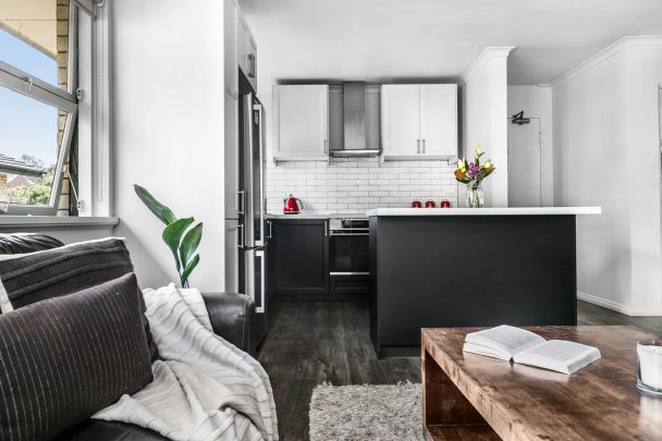 Renovated Two Bedroom Apartment within walking distance to Summer Hill Station - Photo 1