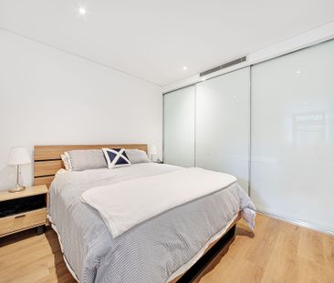 Stylish 1 Bedroom Apartment + Enclosed Study with Private Grassed C... - Photo 2